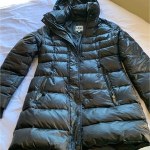 Winter jacket. Off black. Comes with a belt and faux fur